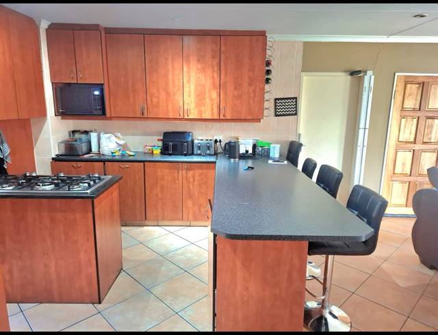 3 BEDROOM SECTIONAL TITLE FOR SALE IN EIKE PARK